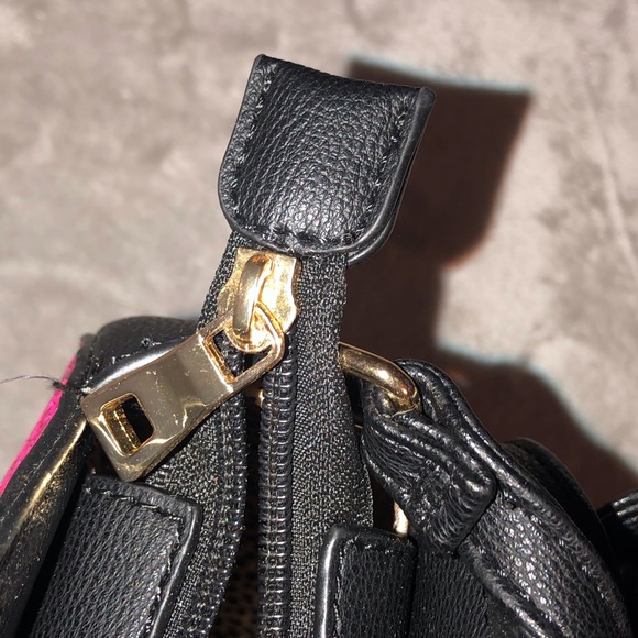 NWT Isabelle Round Fuchsia Snakeskin Purse - Picture 8 of 10